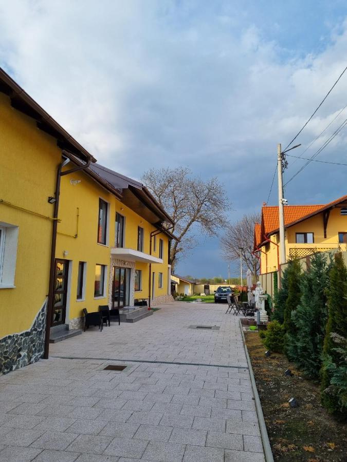 Izabella Guest House Săcele Exterior foto